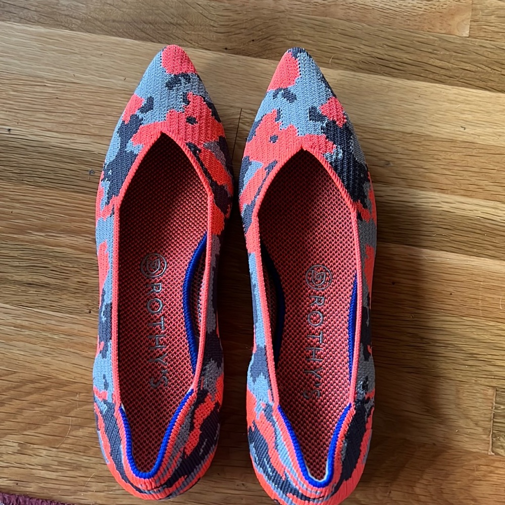 Rothy’s The Point Flats size 8 in Orange, Gray and Black Camo
